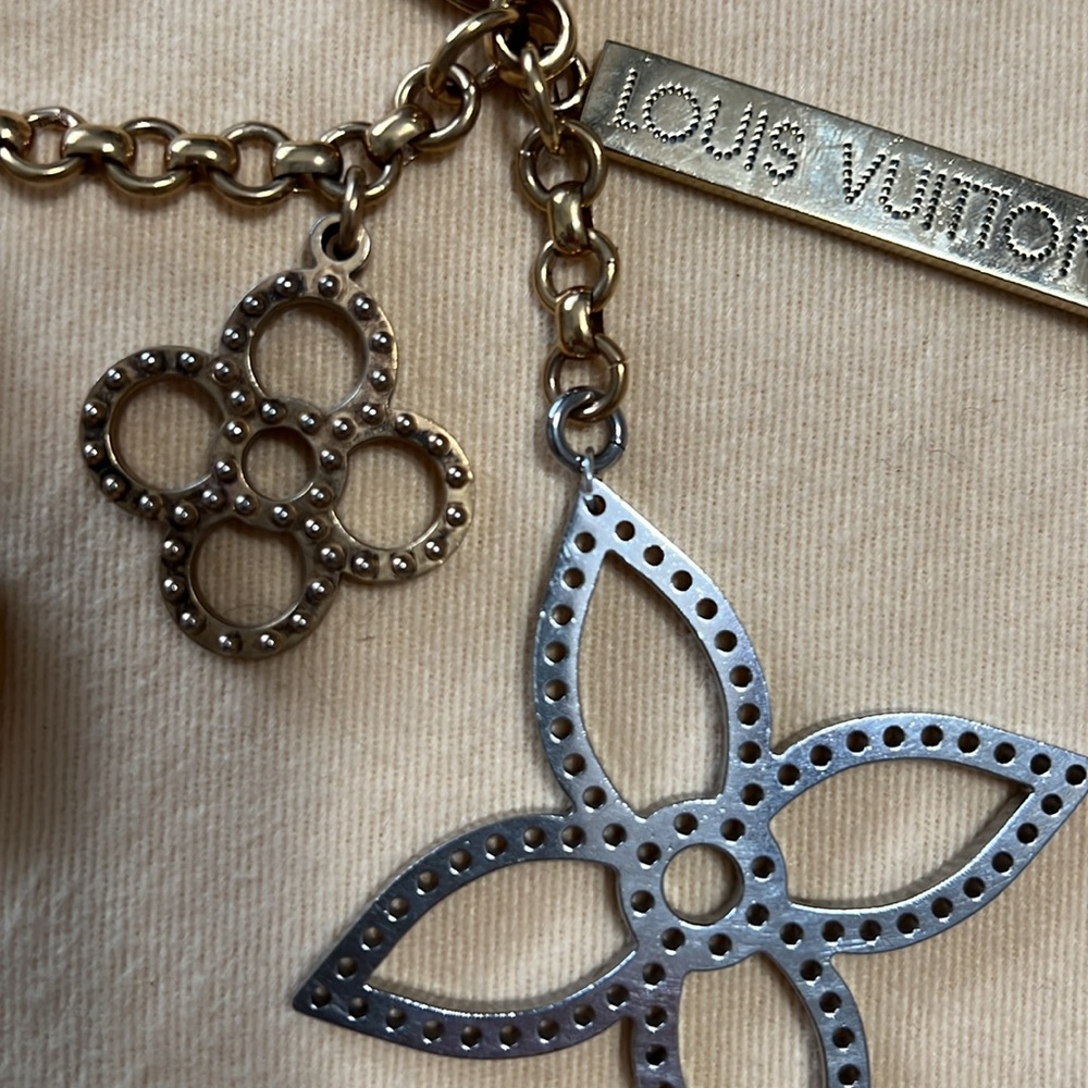 Louis Vuitton Bag Charm Gold Silver - Picture 5 of 16